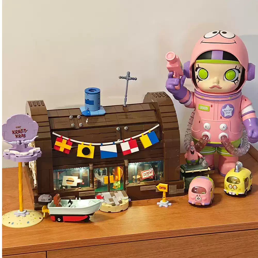 SpongeBob Krusty Krab Building Set with Lights, Pull-Out Structure and 6 Character Figures