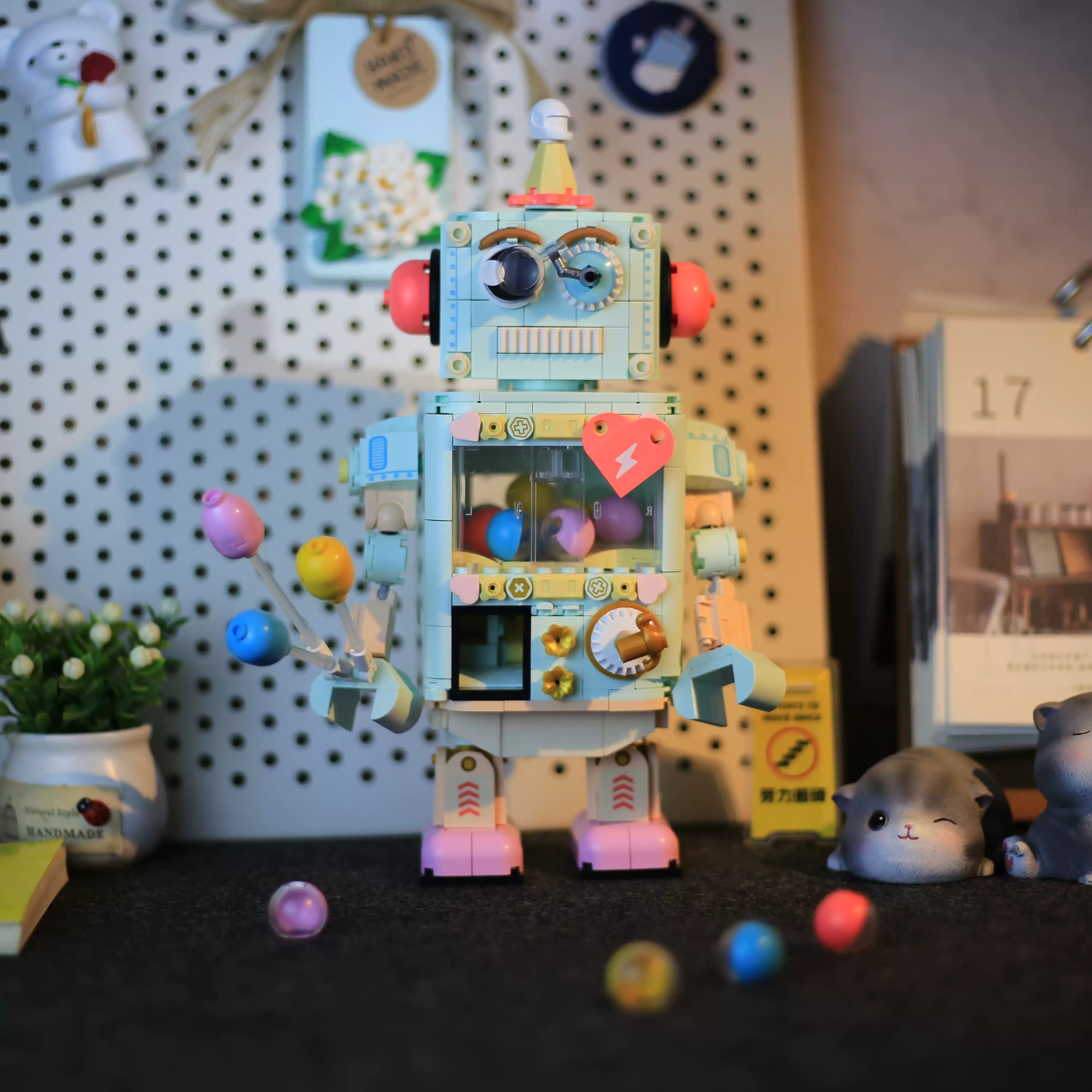 Building Block Gashapon Robot – A Thoughtful Gift